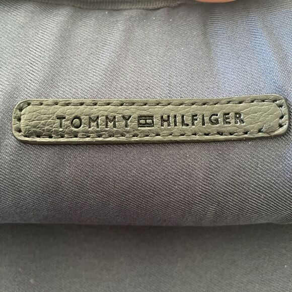 Tommy Hilfiger Zip Around Tablet Case TH Pattern Black Gray Gold Logo 10.5” x 8” - Picture 6 of 8